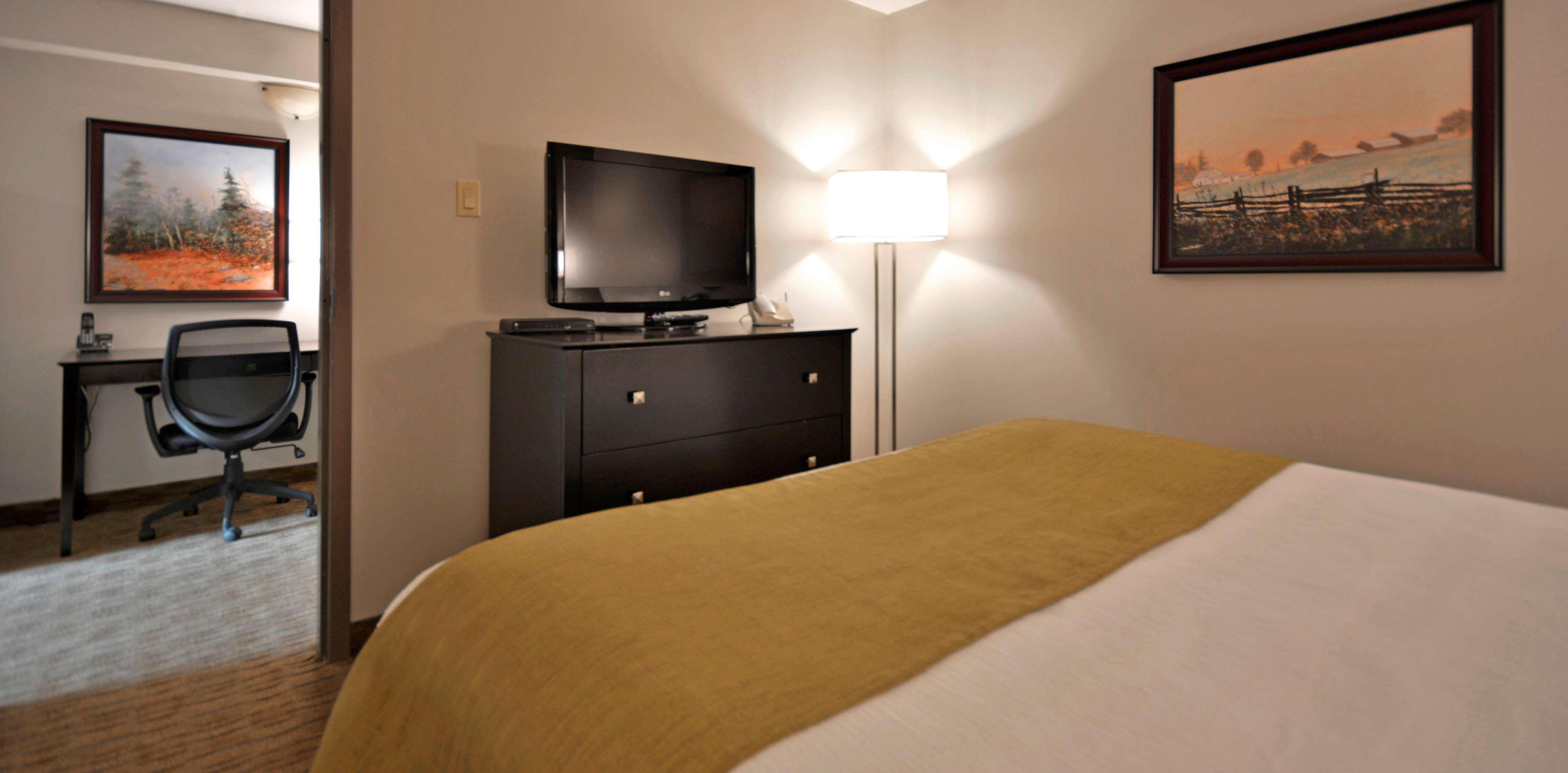 Best Western Pembroke Inn & Conference Centre Экстерьер фото