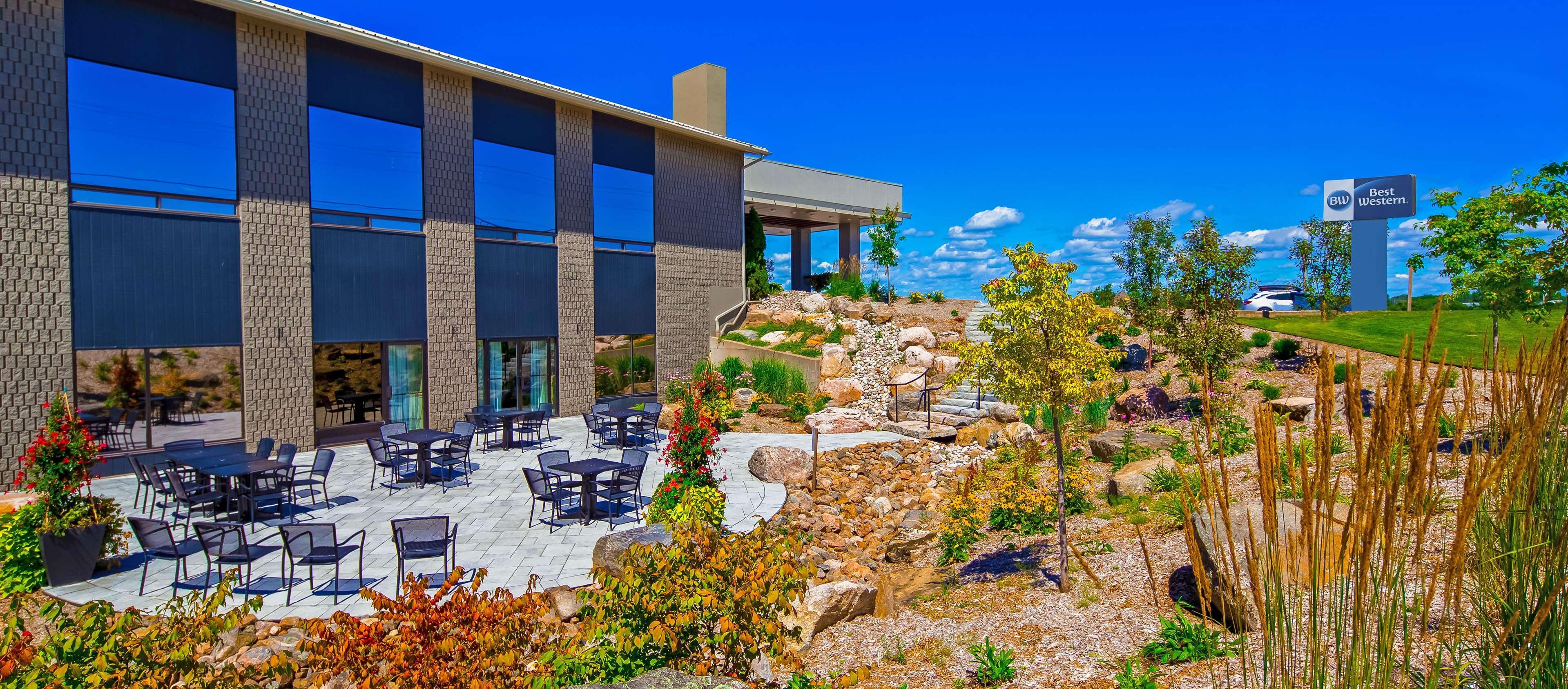 Best Western Pembroke Inn & Conference Centre Экстерьер фото