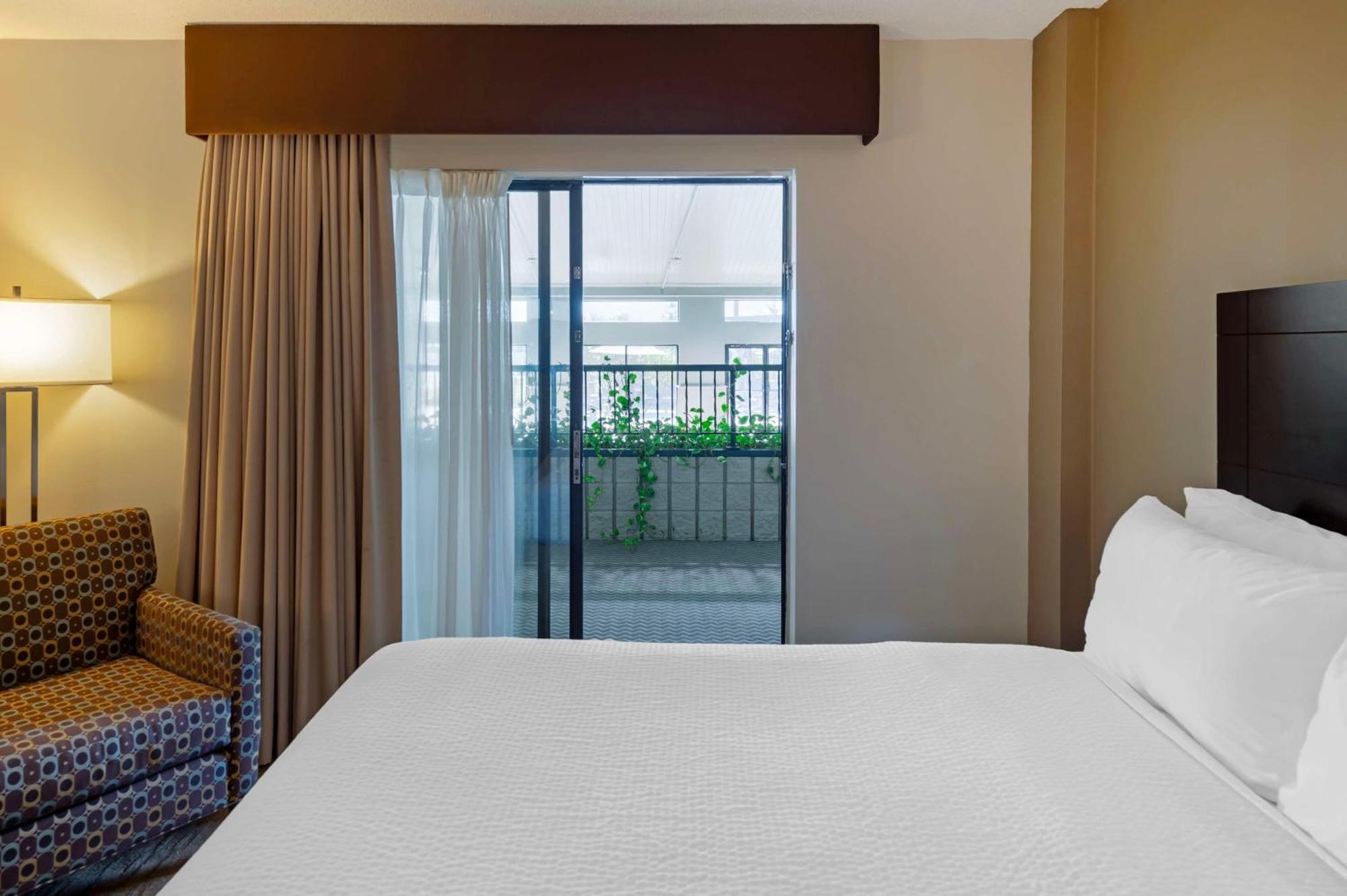Best Western Pembroke Inn & Conference Centre Экстерьер фото