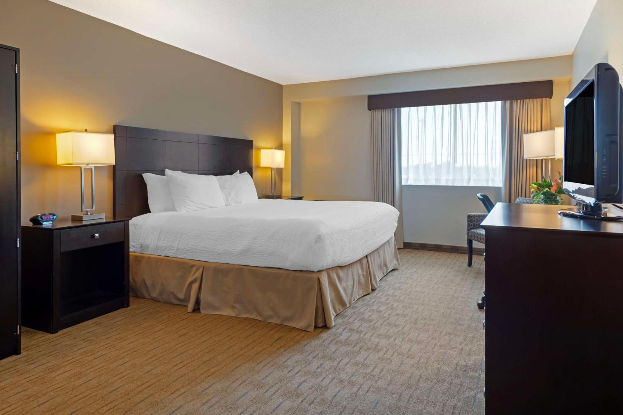 Best Western Pembroke Inn & Conference Centre Экстерьер фото