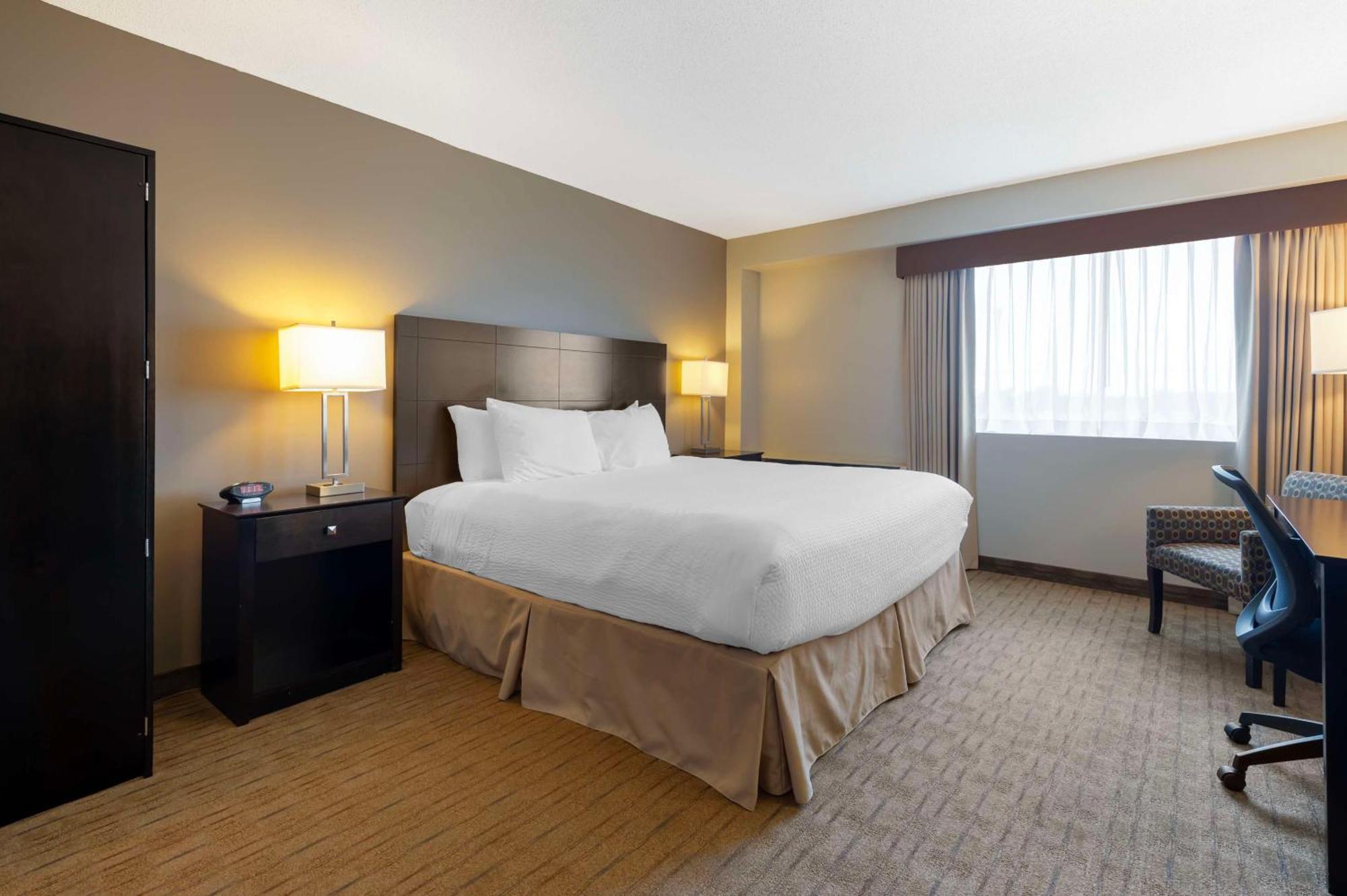 Best Western Pembroke Inn & Conference Centre Экстерьер фото