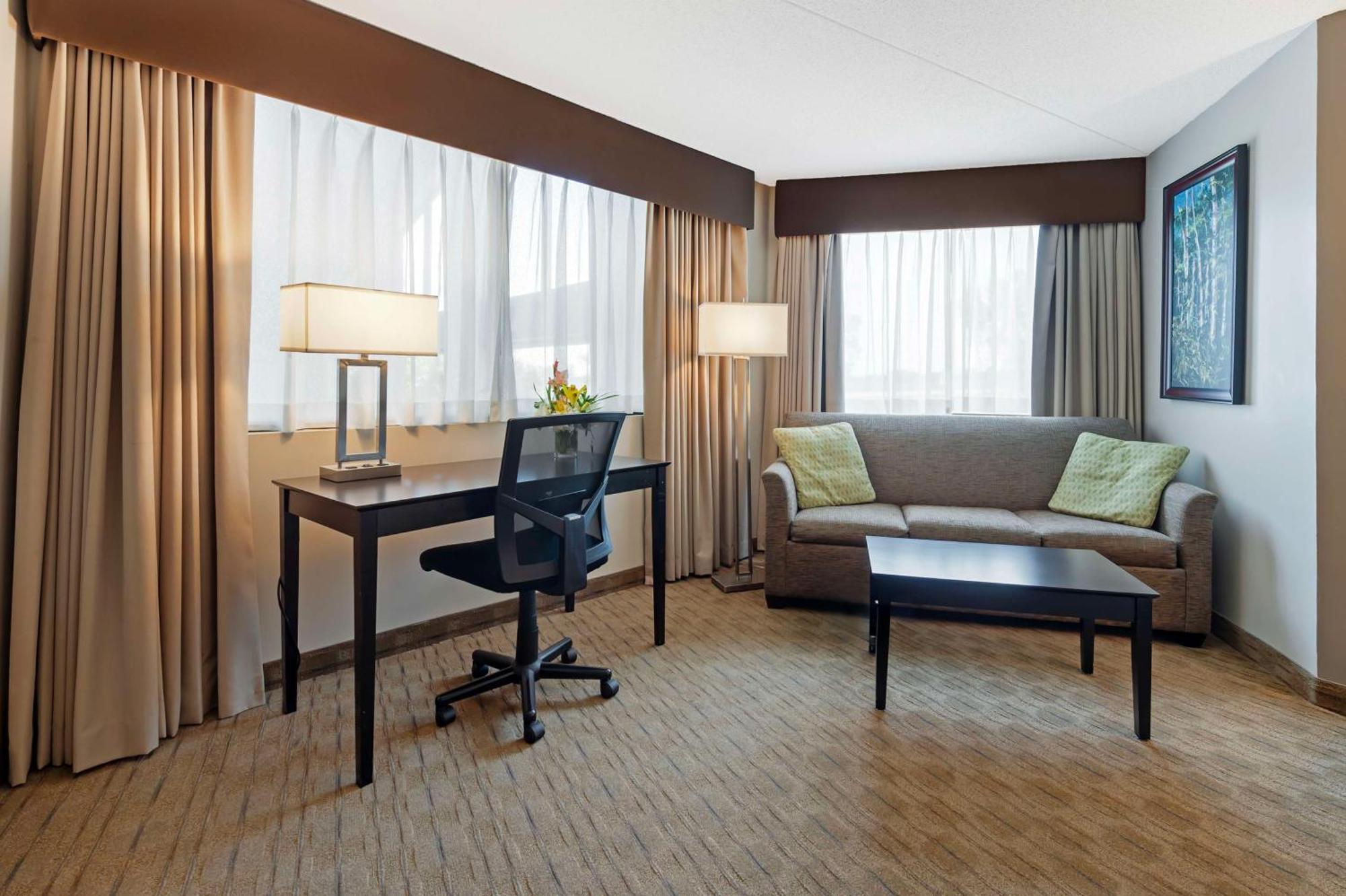 Best Western Pembroke Inn & Conference Centre Экстерьер фото