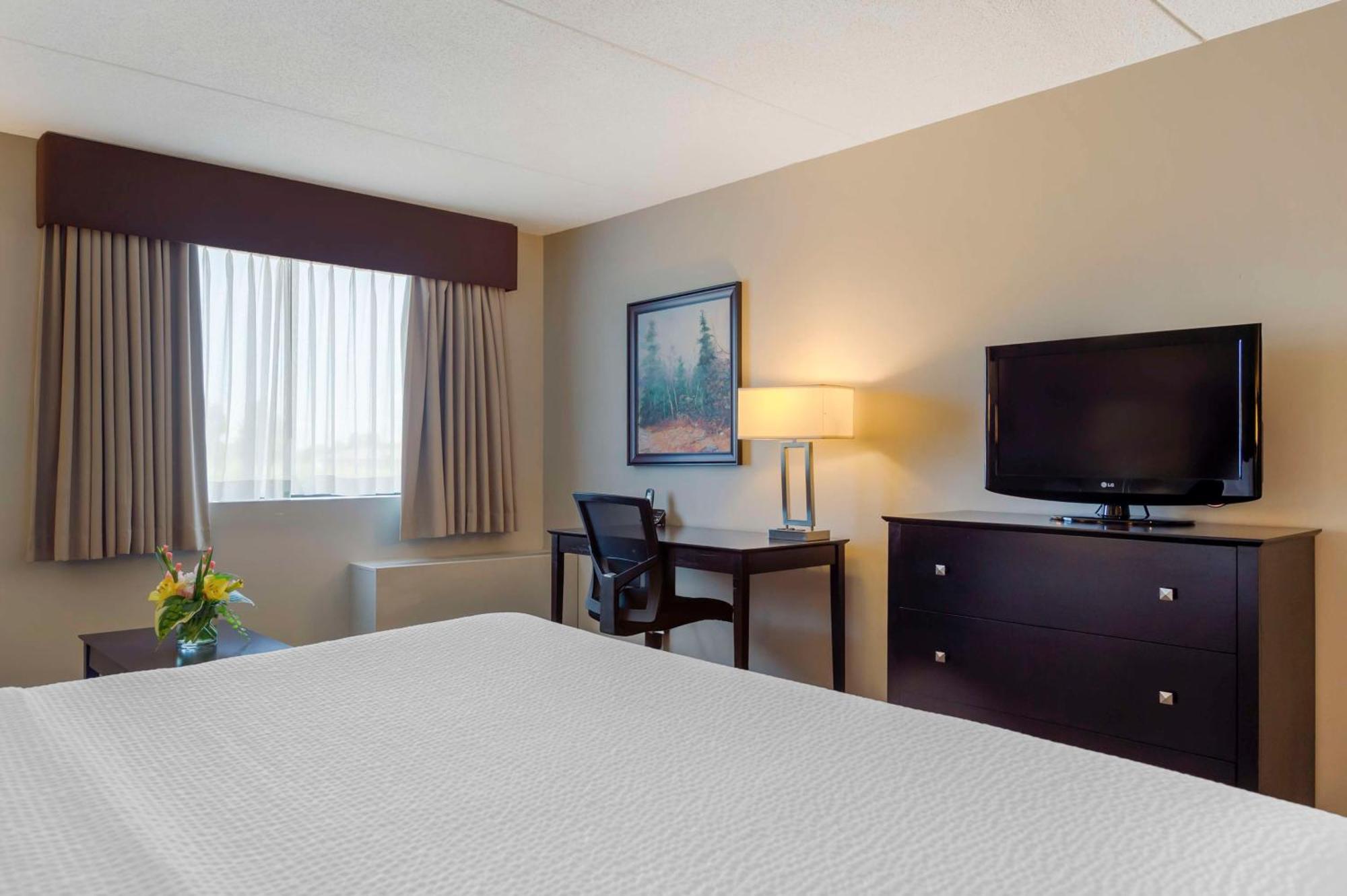 Best Western Pembroke Inn & Conference Centre Экстерьер фото