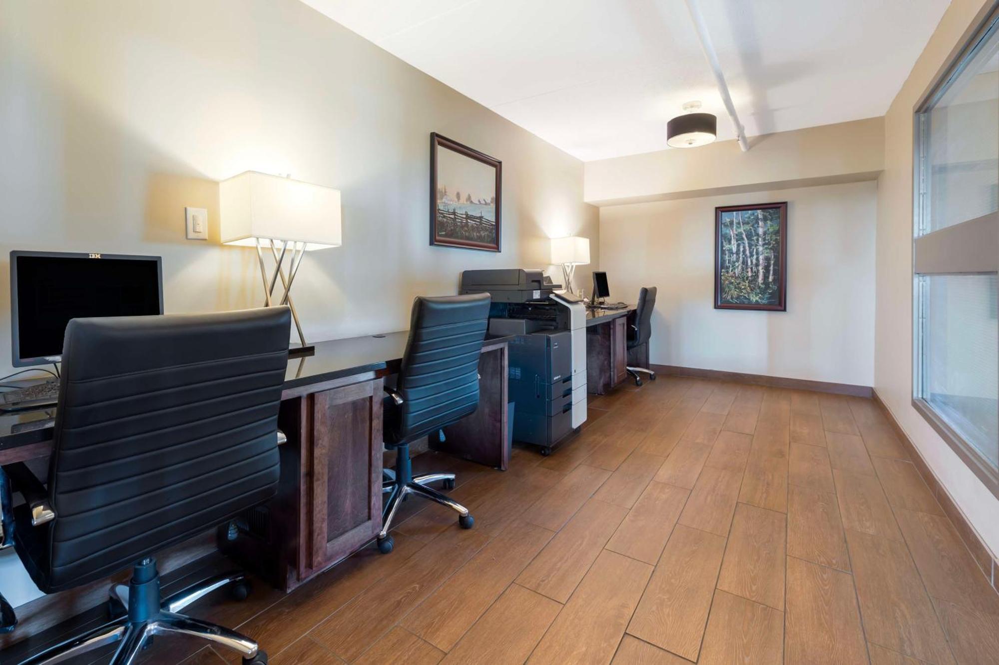 Best Western Pembroke Inn & Conference Centre Экстерьер фото