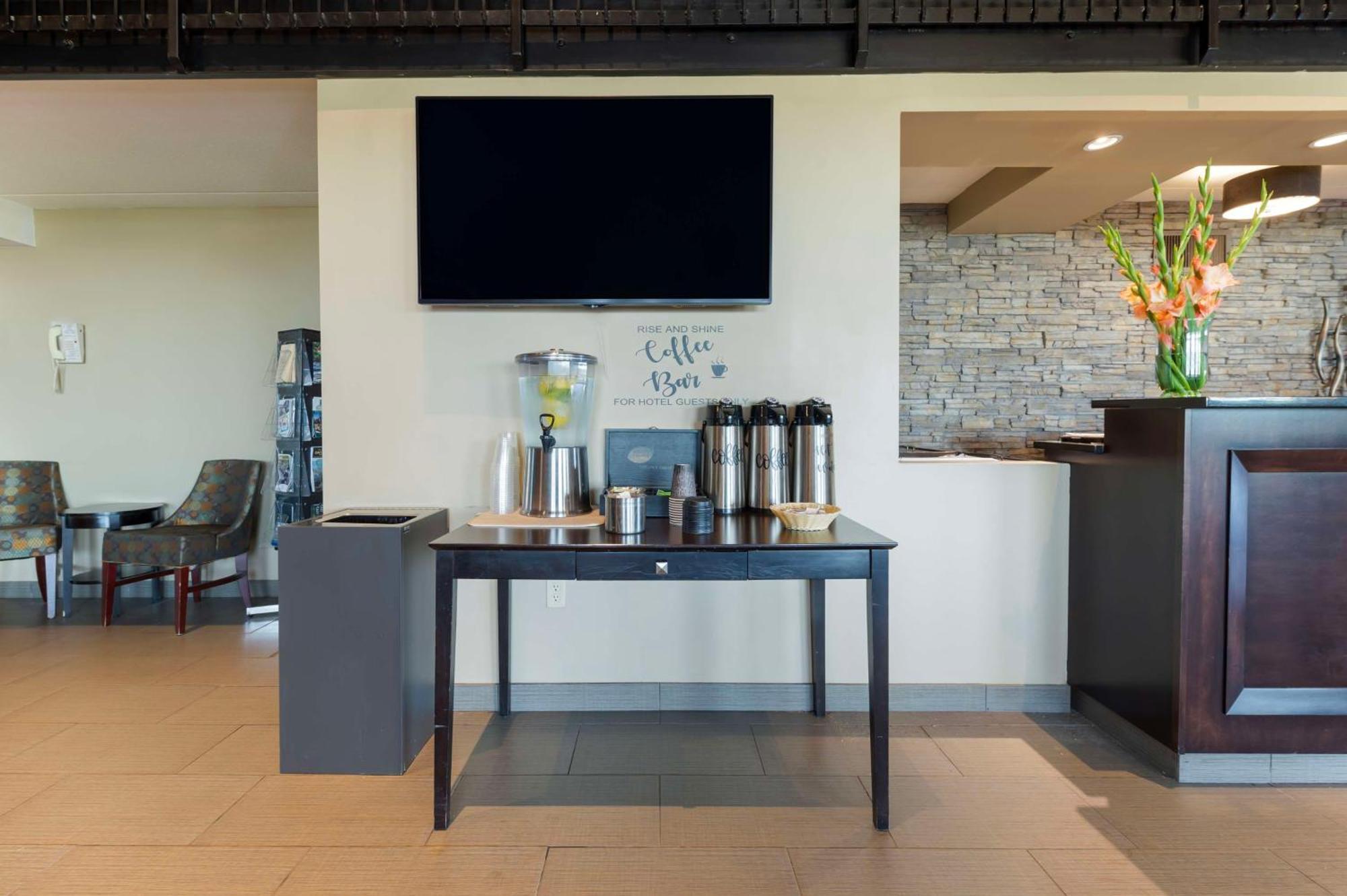 Best Western Pembroke Inn & Conference Centre Экстерьер фото