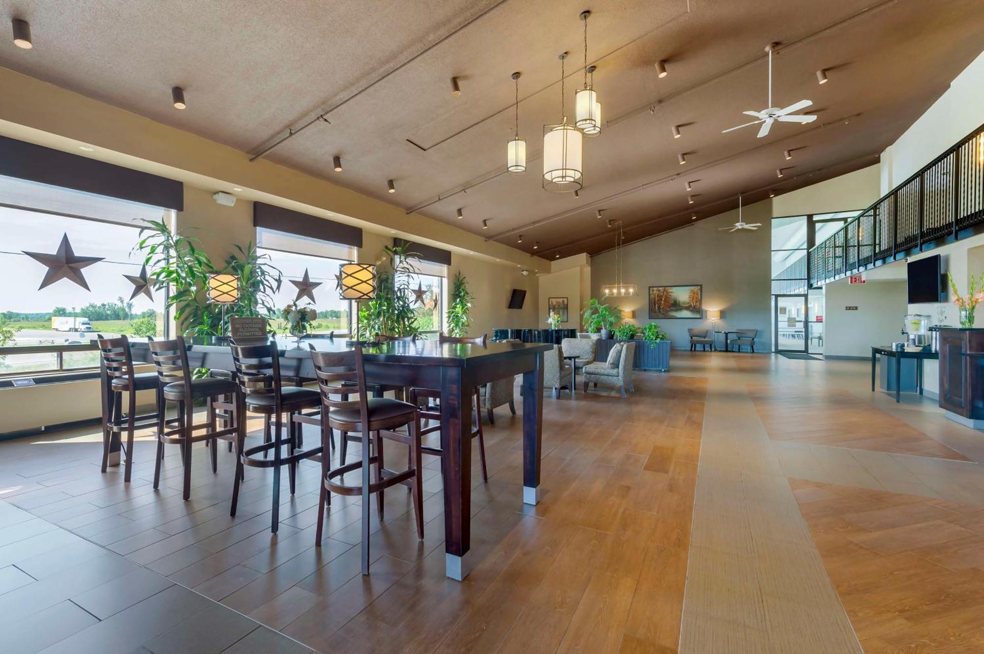 Best Western Pembroke Inn & Conference Centre Экстерьер фото